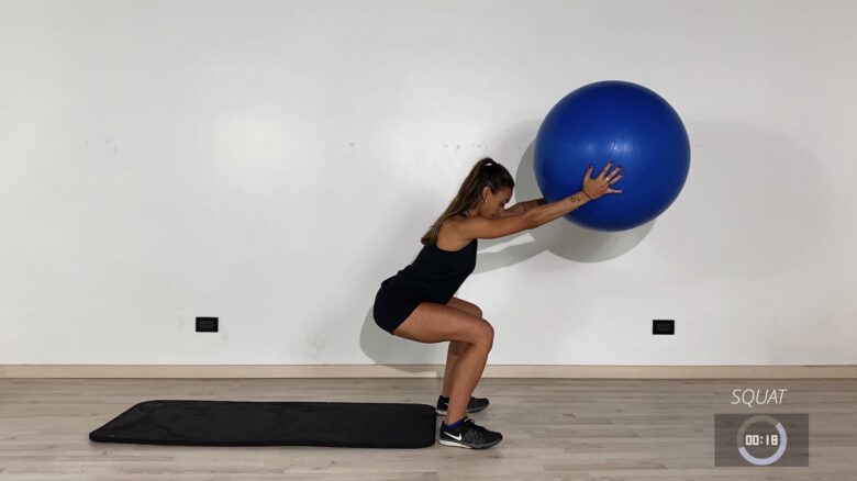 Gag: trains legs, abdomen and buttocks with the fitball - Video