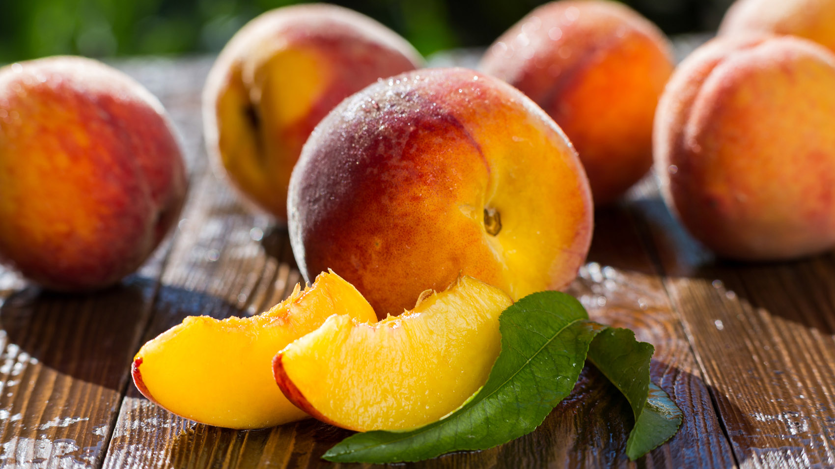 Peaches: properties and benefits and how many to eat