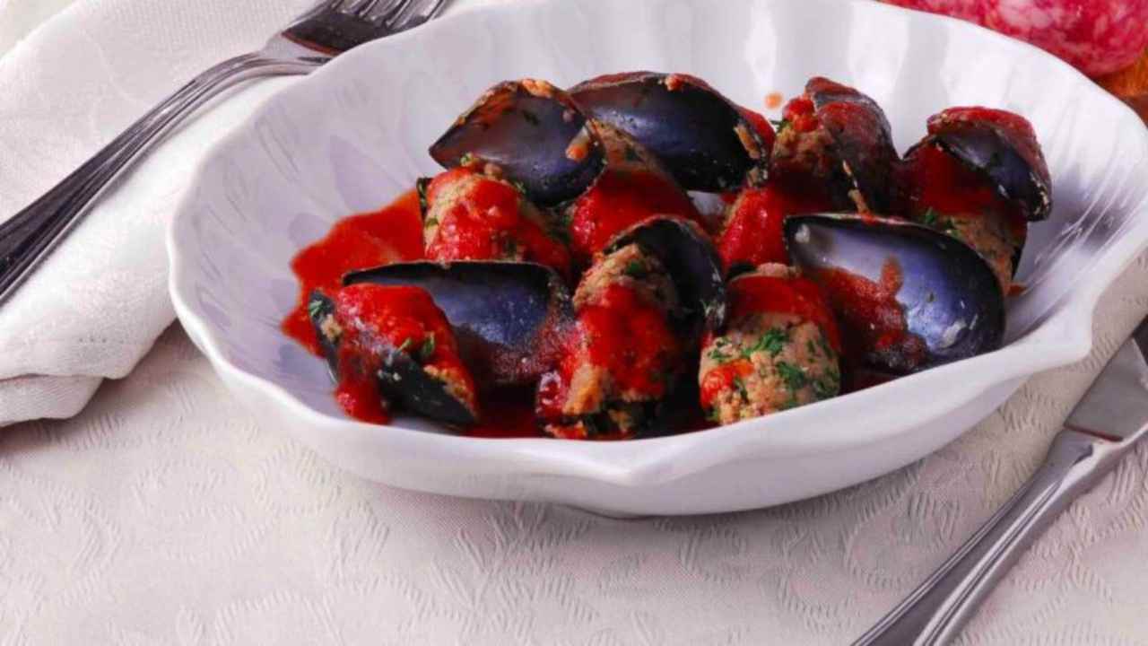 stuffed mussels with sauce