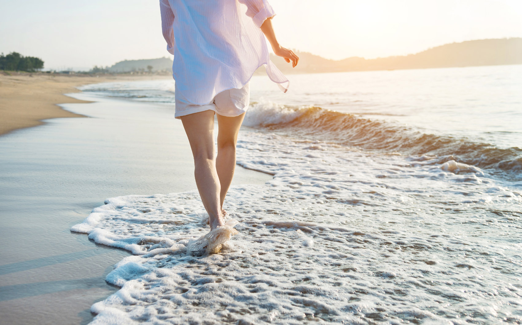 Walking on the beach: all the benefits of beach walking