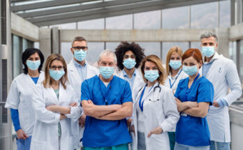 dottori, medici con mascherina