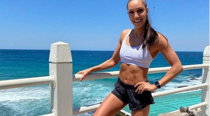 Kayla Itsines and the bikini workout: what it is, benefits, workout video