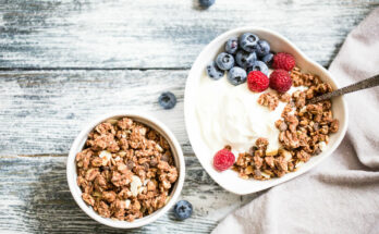 Yogurt: properties, benefits and how to choose it