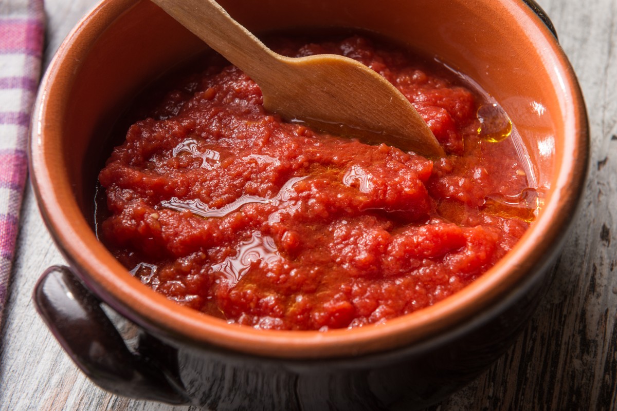 Homemade tomato puree: the recipe and how to make it