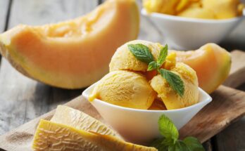 Melon ice cream, a fresh and light dessert to make at home