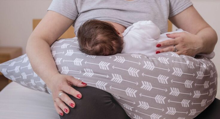 Misused, the nursing pillow presents a mortal danger for baby
