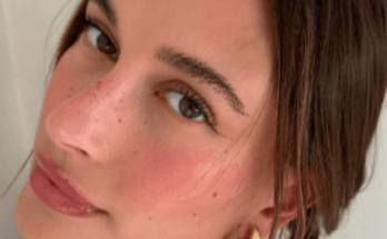 Strawberry makeup: Hailey Bieber's summer makeup