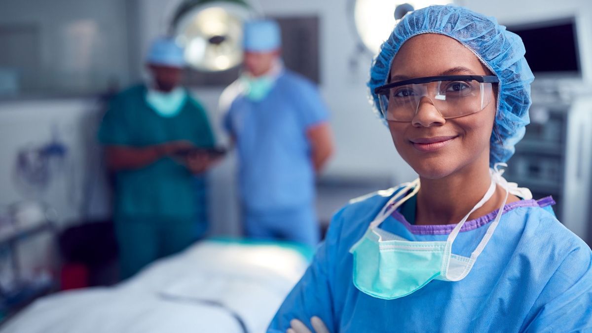 Surgery: patients operated on by women have less risk of complications