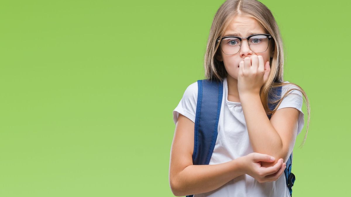 6 Signs Your Child Has School Phobia (And How to Fix It)