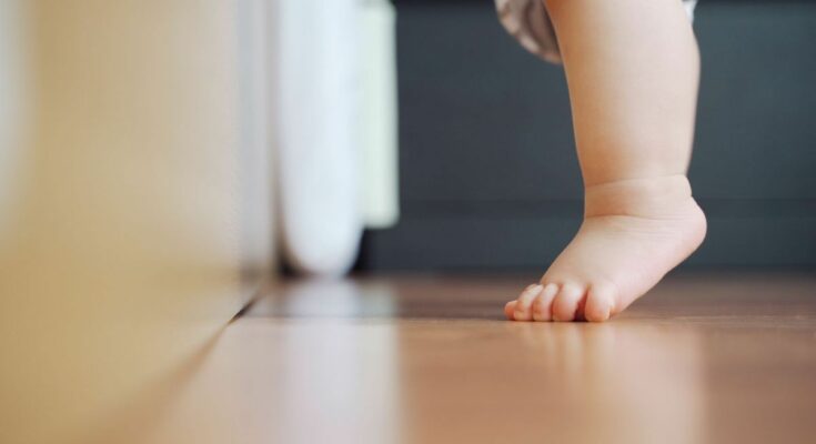 How to know the size of baby's feet?