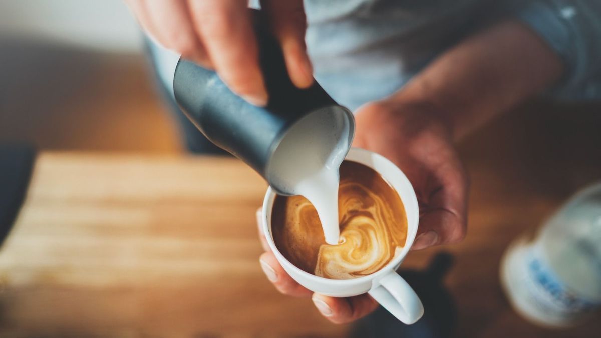 Here is the milk to add to your coffee according to a nutritionist