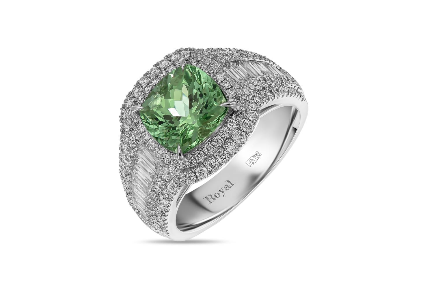 Cushion-cut diamond and tsavorite ring, 2.91 carats