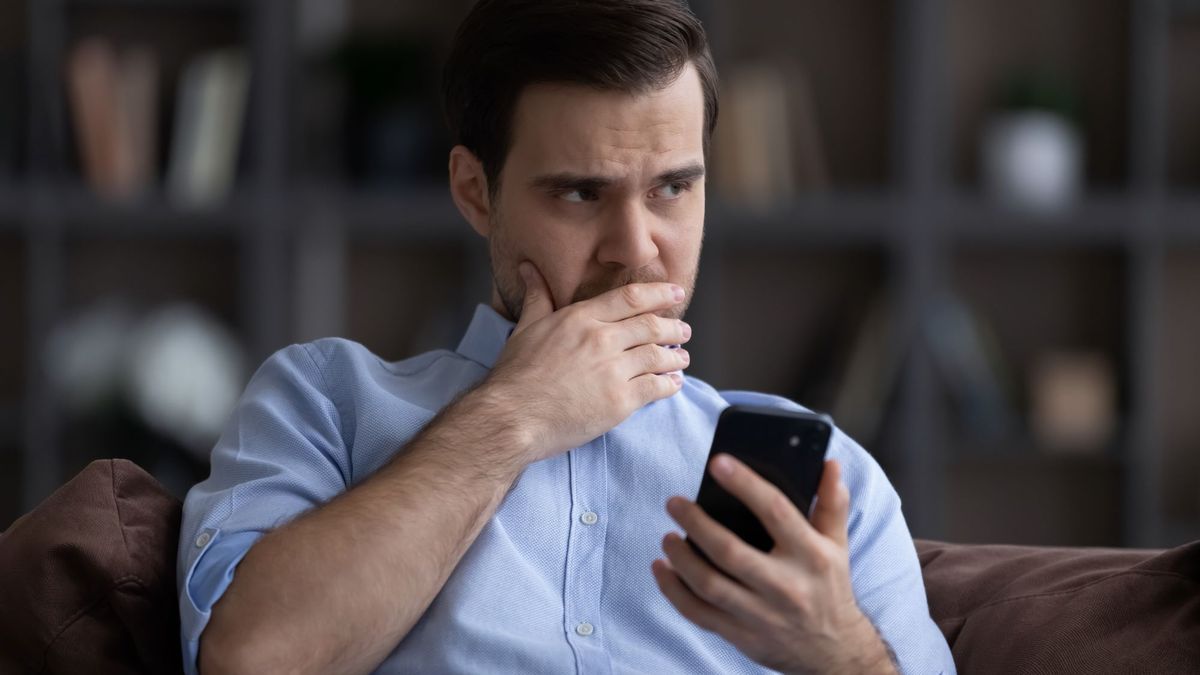 5 Phone Habits That Show You're Anxious