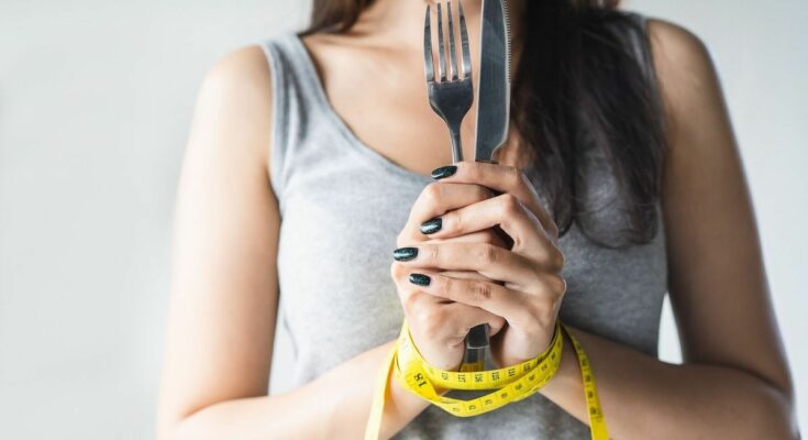 9 signs that your loved one suffers from an eating disorder