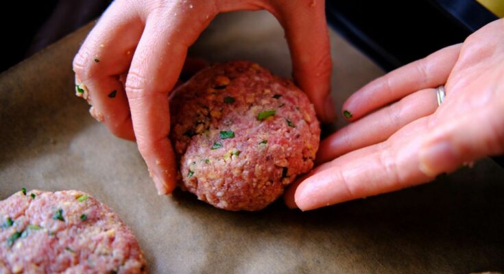 Be careful not to consume this contaminated ground meat!
