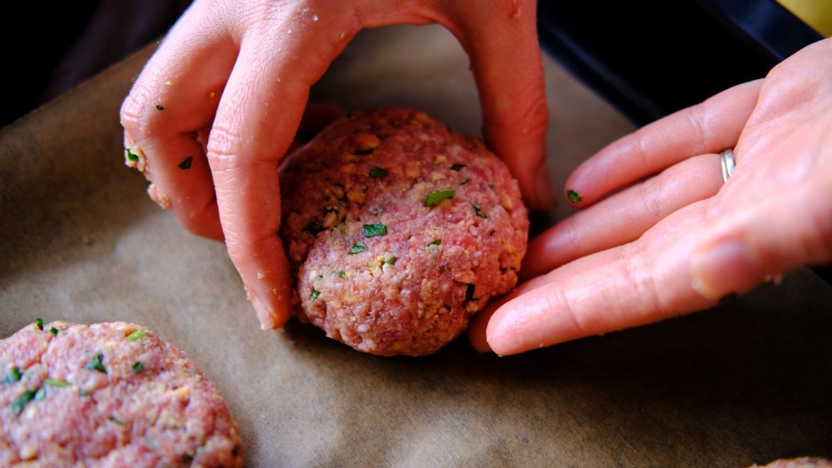 Be careful not to consume this contaminated ground meat!