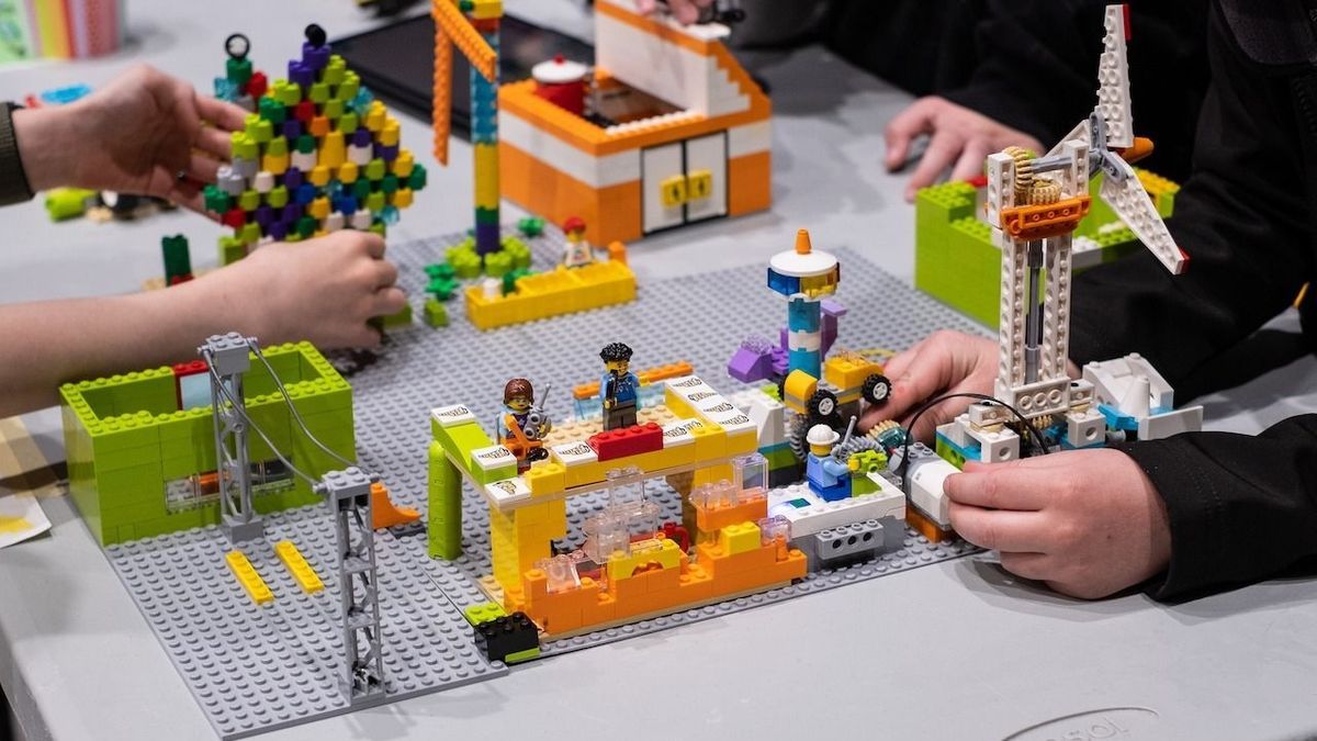 LEGO Advent Calendars 2023: a creative Christmas for all generations!