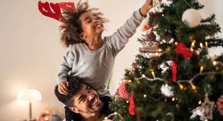 Take out your Christmas decorations now, it will make you happier according to experts!