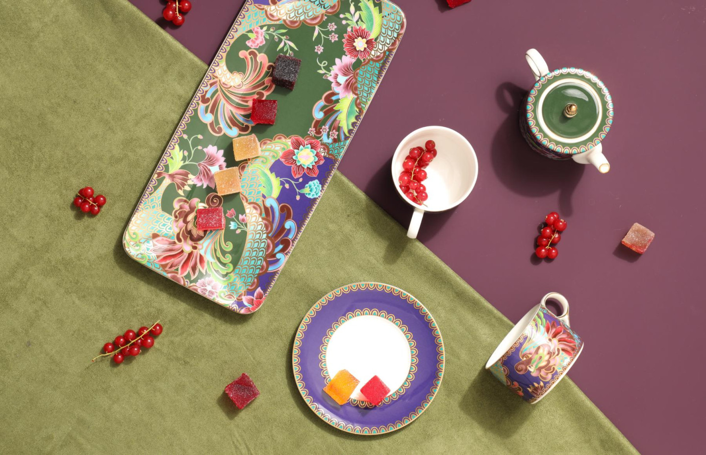 What Christmas tableware and accessories can be found at Williams Oliver