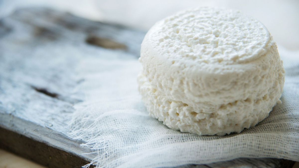 Attention !  This goat cheese is recalled throughout France