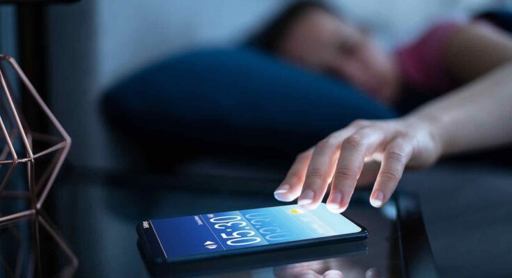 Did you know that waking up to your phone alarm is dangerous for your health?