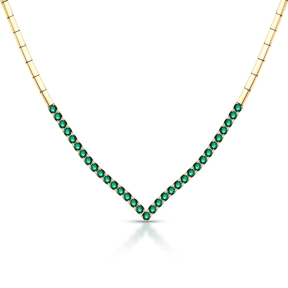 Gold jewelry with emeralds, “Diamonds of Yakutia,” Sunlight, 439 990 rub.  (Sunlight)