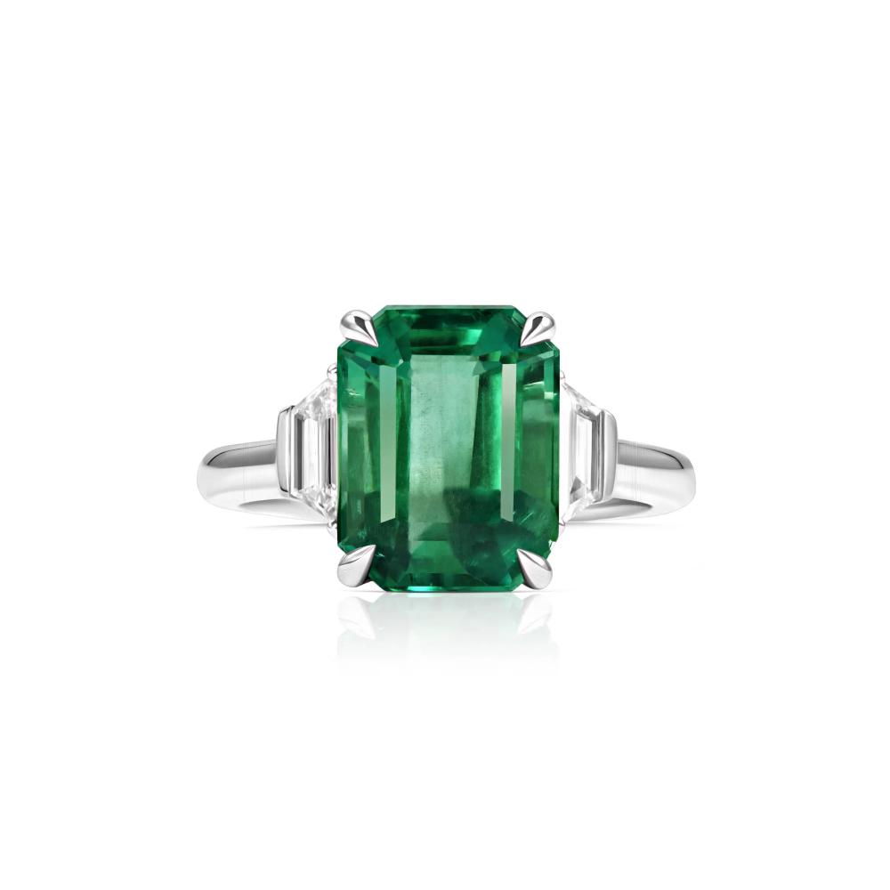 Ring with emerald, Parure Atelier, from 2 568 000 rub.  (Parure Atelier)