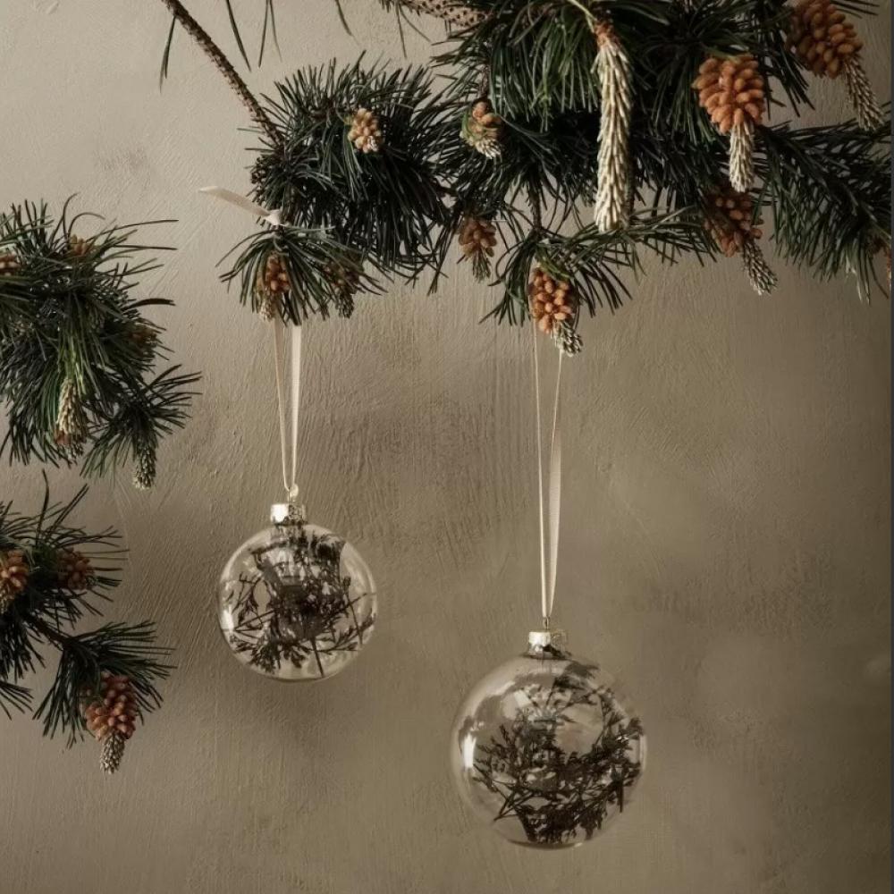 Set of Christmas balls Flora Purple, Ferm Living, RUB 6,825.  (lappartement.ru)