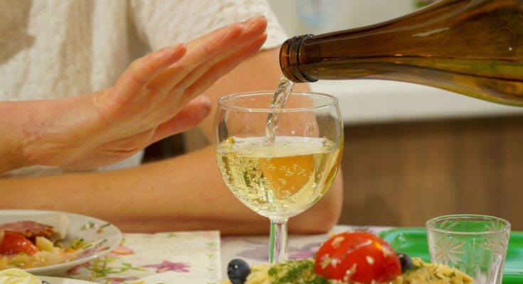 Here are 5 tips to avoid a glass of alcohol
