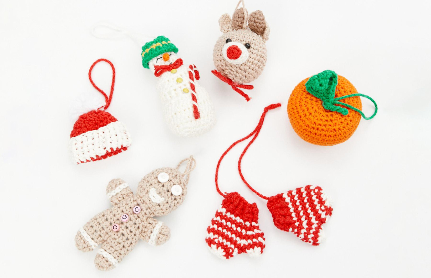 The 2Mood brand has released knitted Christmas tree decorations in favor of the Khabensky Foundation