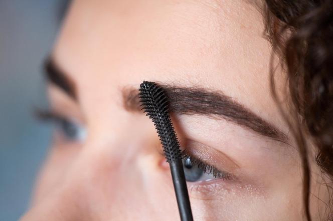 The natural way to darken eyebrows is a hit.  Just two ingredients and 15 minutes