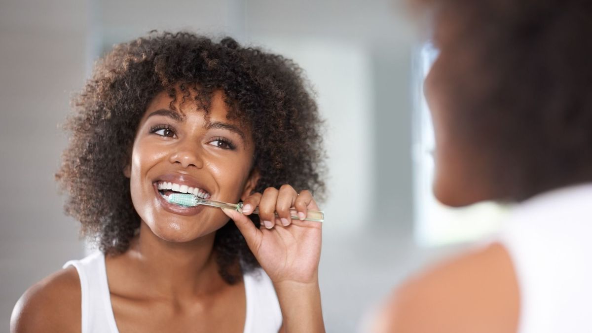 The three times when you should definitely not brush your teeth, according to a dentist