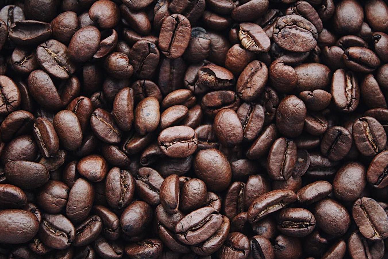 The main active ingredient of the drink —  caffeine, but besides it, brewed beans contain organic acids, antioxidants, potassium, manganese, phosphorus, magnesium and many vitamins, including group B