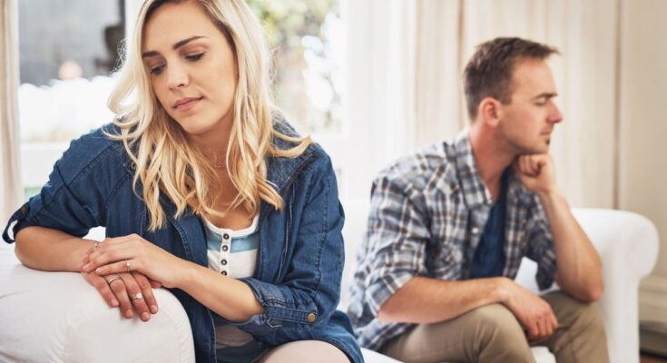 A couples therapist reveals the three little-known signs that mark the end of your relationship