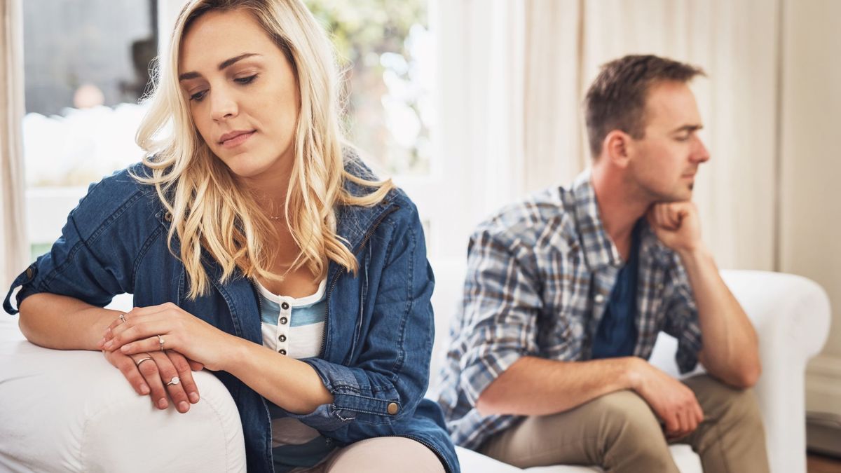 A couples therapist reveals the three little-known signs that mark the end of your relationship