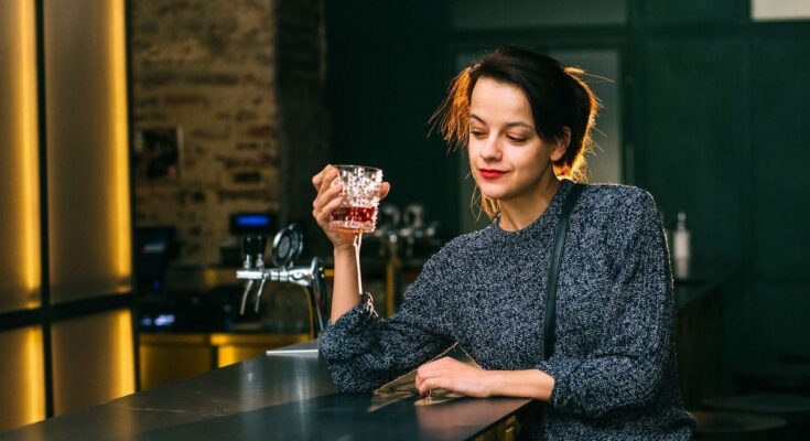 Alcohol: the French drink less but excesses increase among women