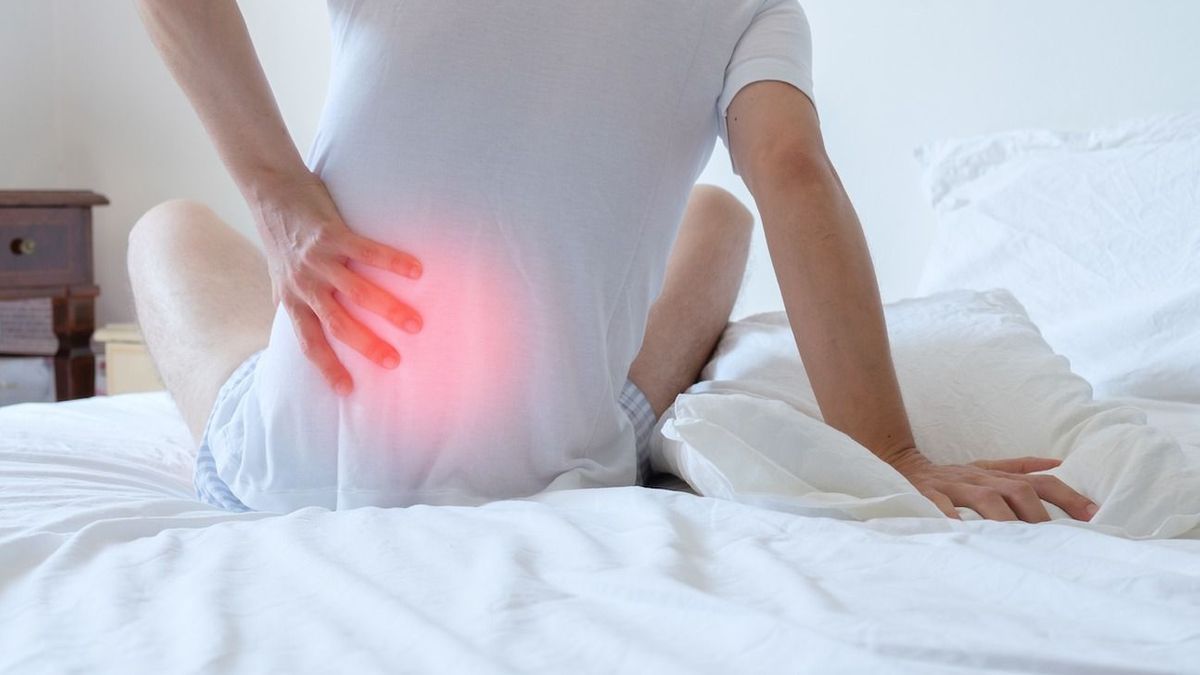 Back pain when waking up: causes and solutions