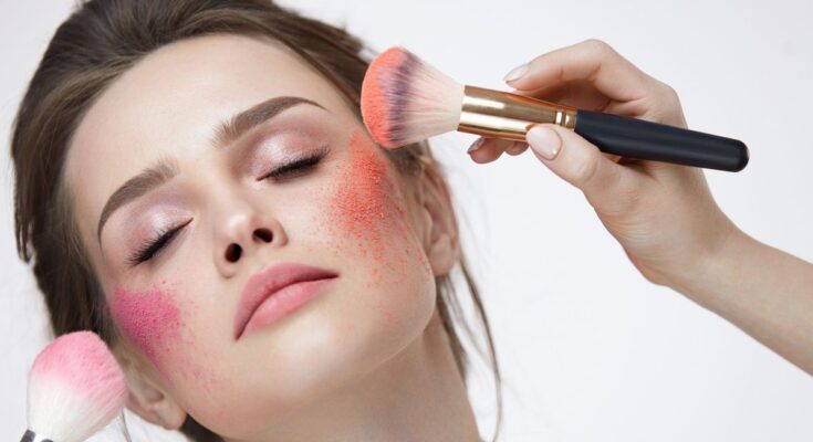 'Glazed blush': the make-up technique for an immediate healthy glow in winter and summer