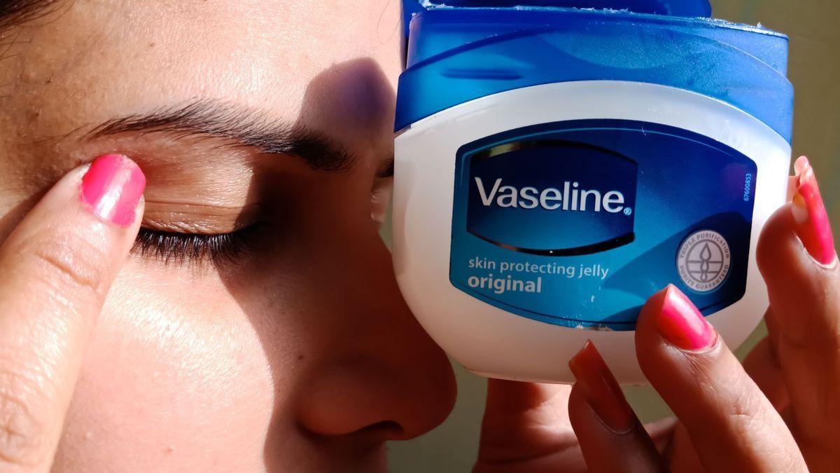 Watch out for this new TikTok buzz about smearing vaseline INSIDE your eyes