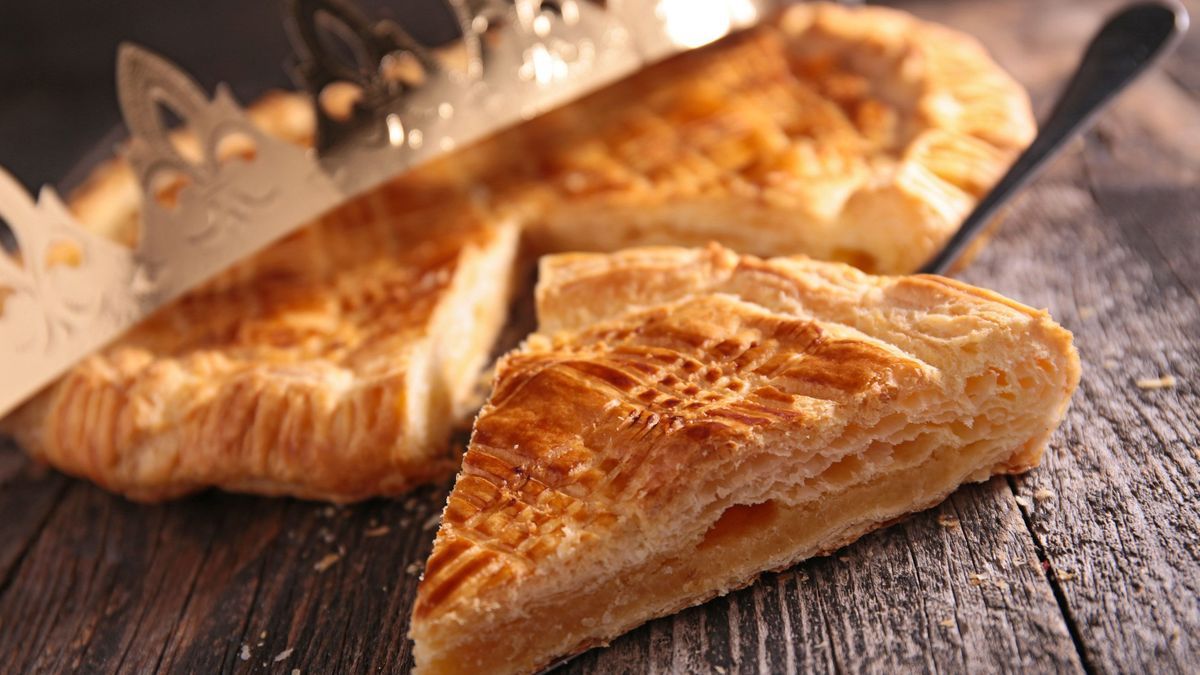 Would you like to have the galette des rois with frangipane... or with almond cream?