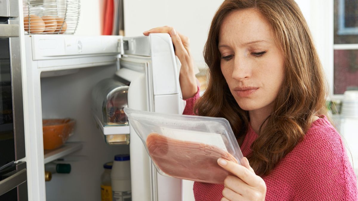 4 good expert reflexes if you have eaten expired food