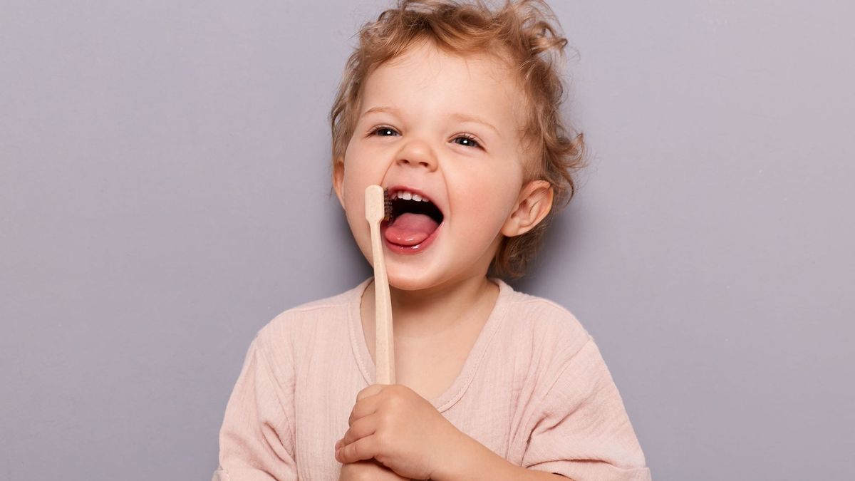 Here is the action to ban when brushing children's teeth