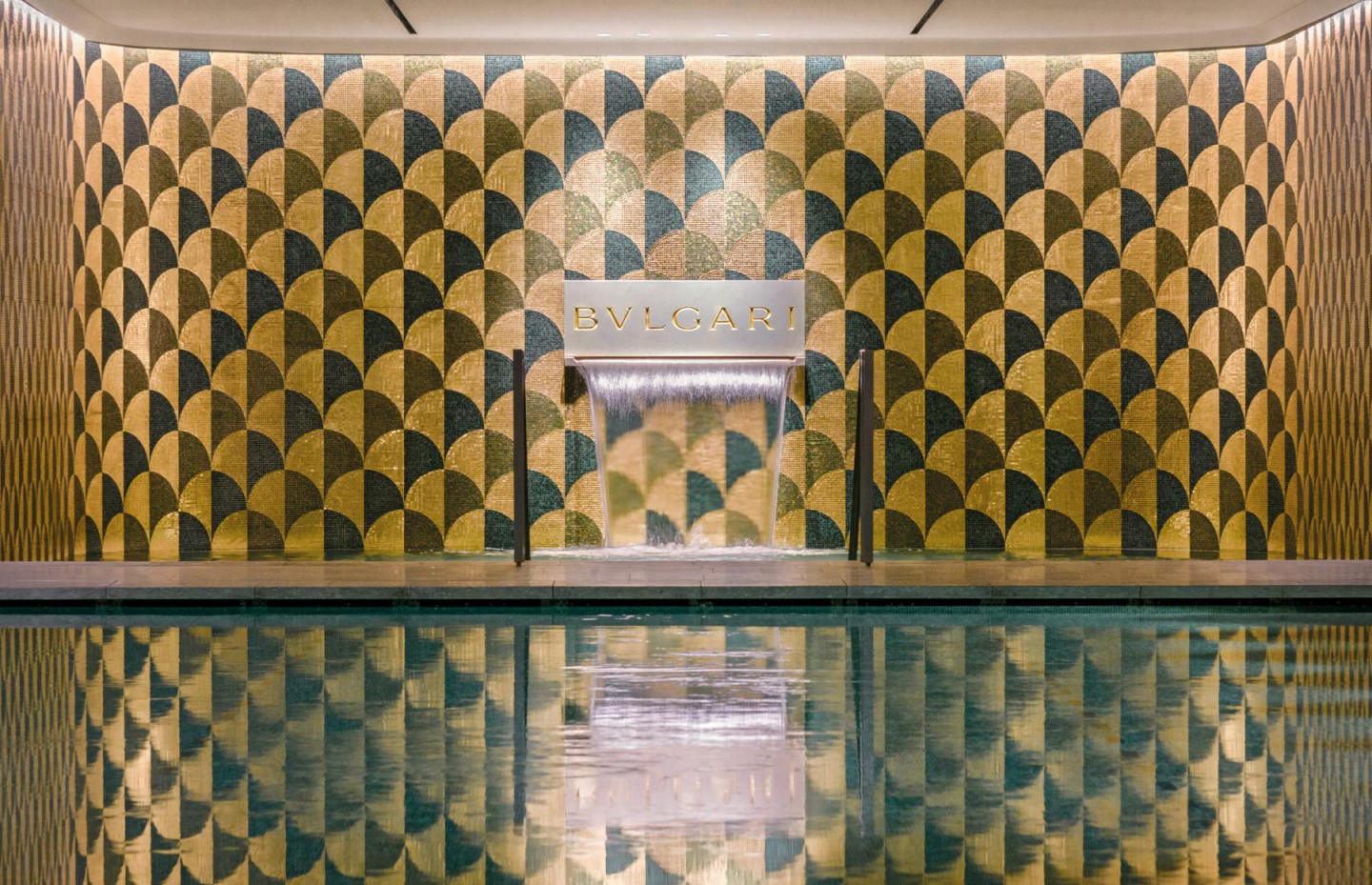 What does the Bulgari spa area in Paris look like and what cosmetics are used there?