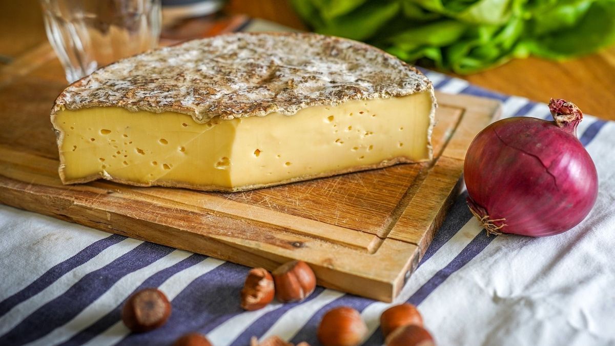 Be careful, these cheeses are contaminated with listeria