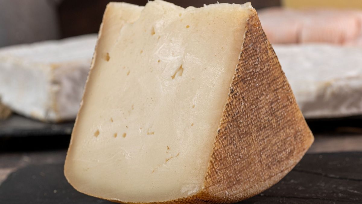 Alert: recall of cheese contaminated with listeria