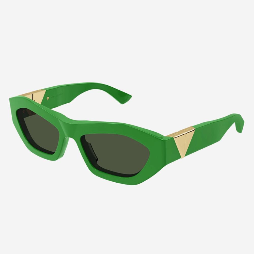 Sunglasses, Bottega Veneta, RUB 52,400.  (slepayakurica.ru)