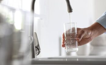 A simple tip helps reduce microplastics in tap water