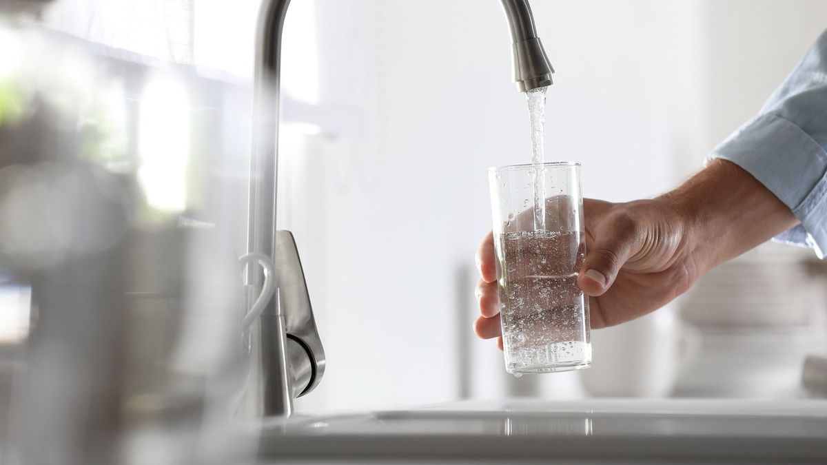 A simple tip helps reduce microplastics in tap water