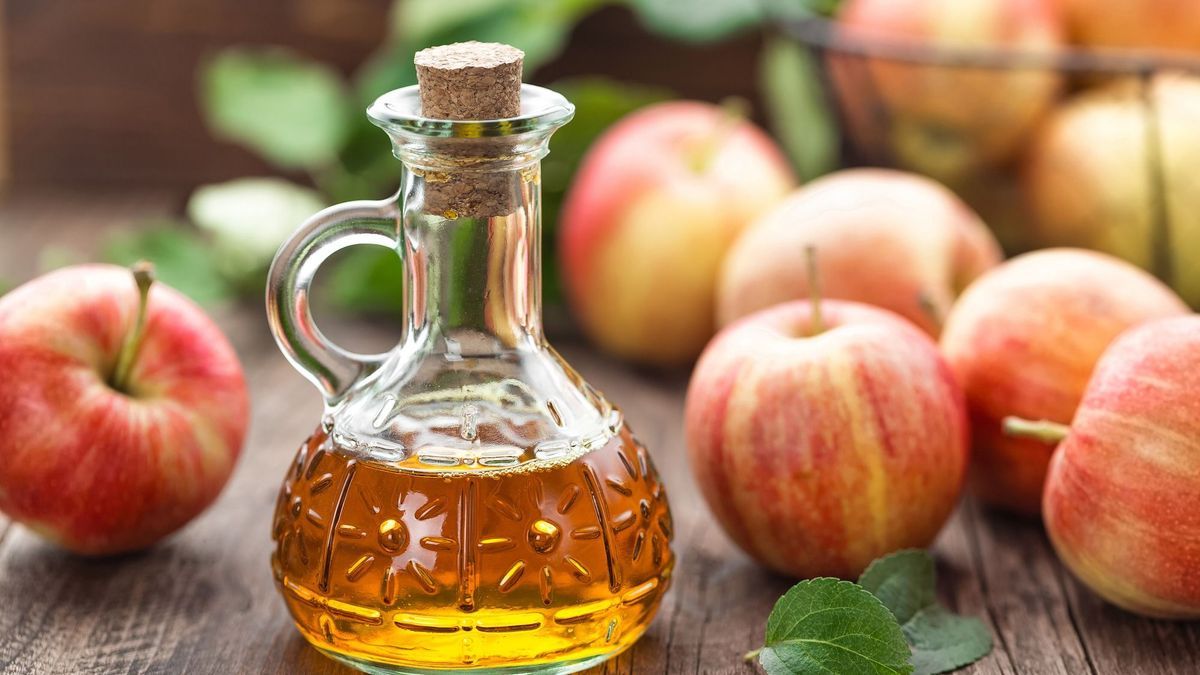 Apple cider vinegar helps you lose weight and fight excess cholesterol, according to a study