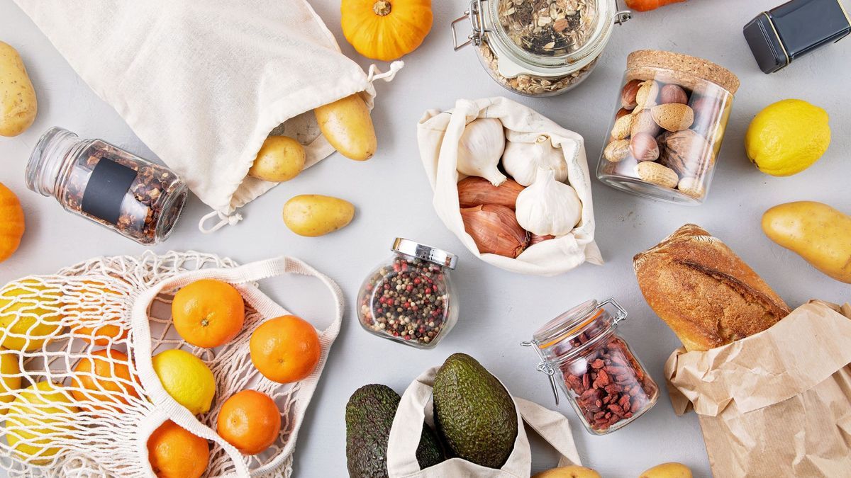 What's on the shelves of "Super Tout Nu", the first zero waste supermarket in France?